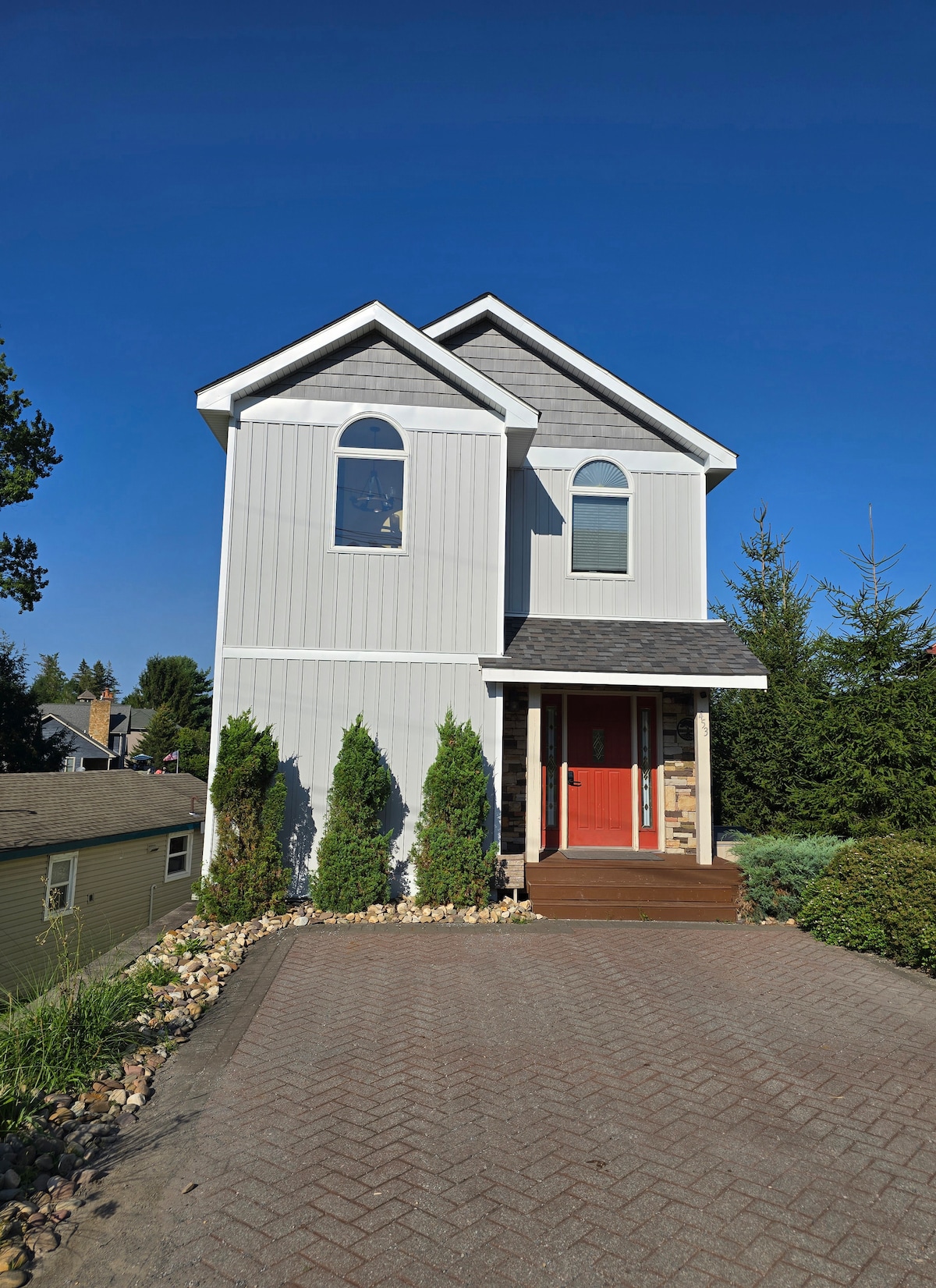 lake-front-home-w-hot-tub-firepit-walk-to-wisp/