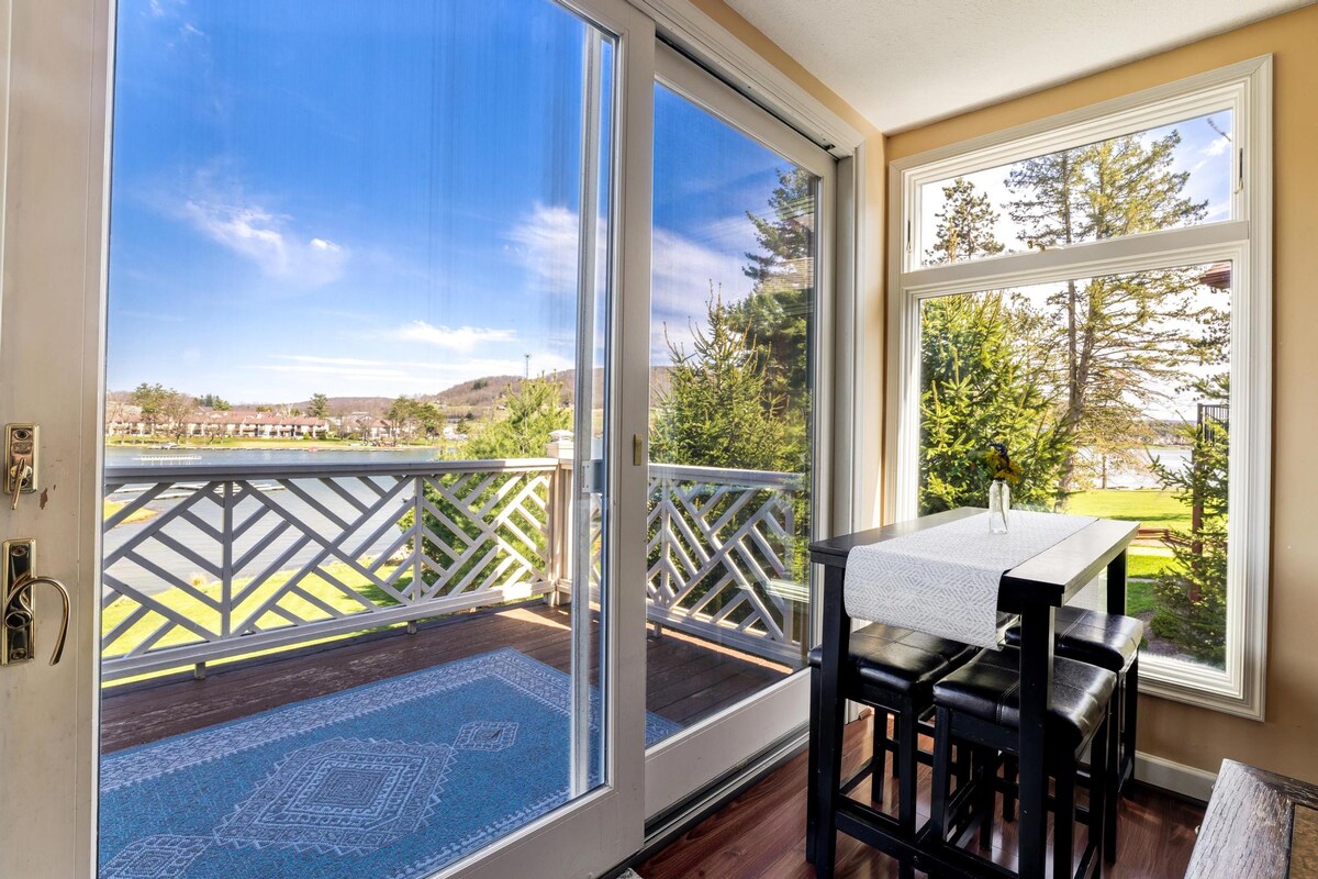 lake-front-home-w-hot-tub-firepit-walk-to-wisp/