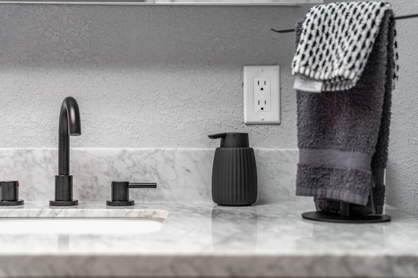 Dockside and Waterfront with Pool in Charlotte Harbor - Port Charlotte