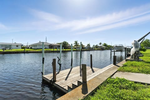Dockside and Waterfront with Pool in Charlotte Harbor