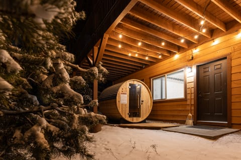 Winter Escape to Stone Hill House! After a day of outdoor fun, the sauna is the answer to relax and wind down.