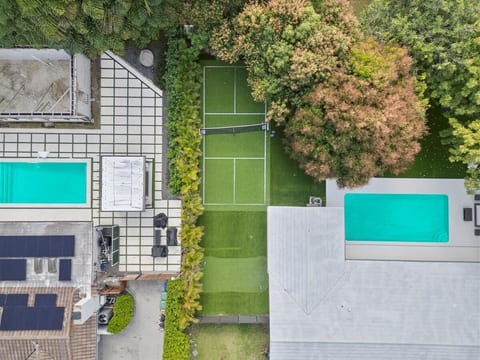 Luxury house with Padel Court, Pool Gym & Golf
