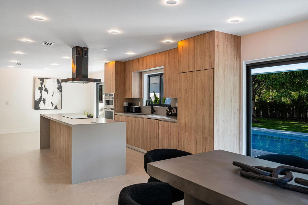 luxury-house-with-padel-court-pool-gym-golf/