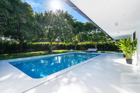 Luxury house with Padel Court, Pool Gym & Golf