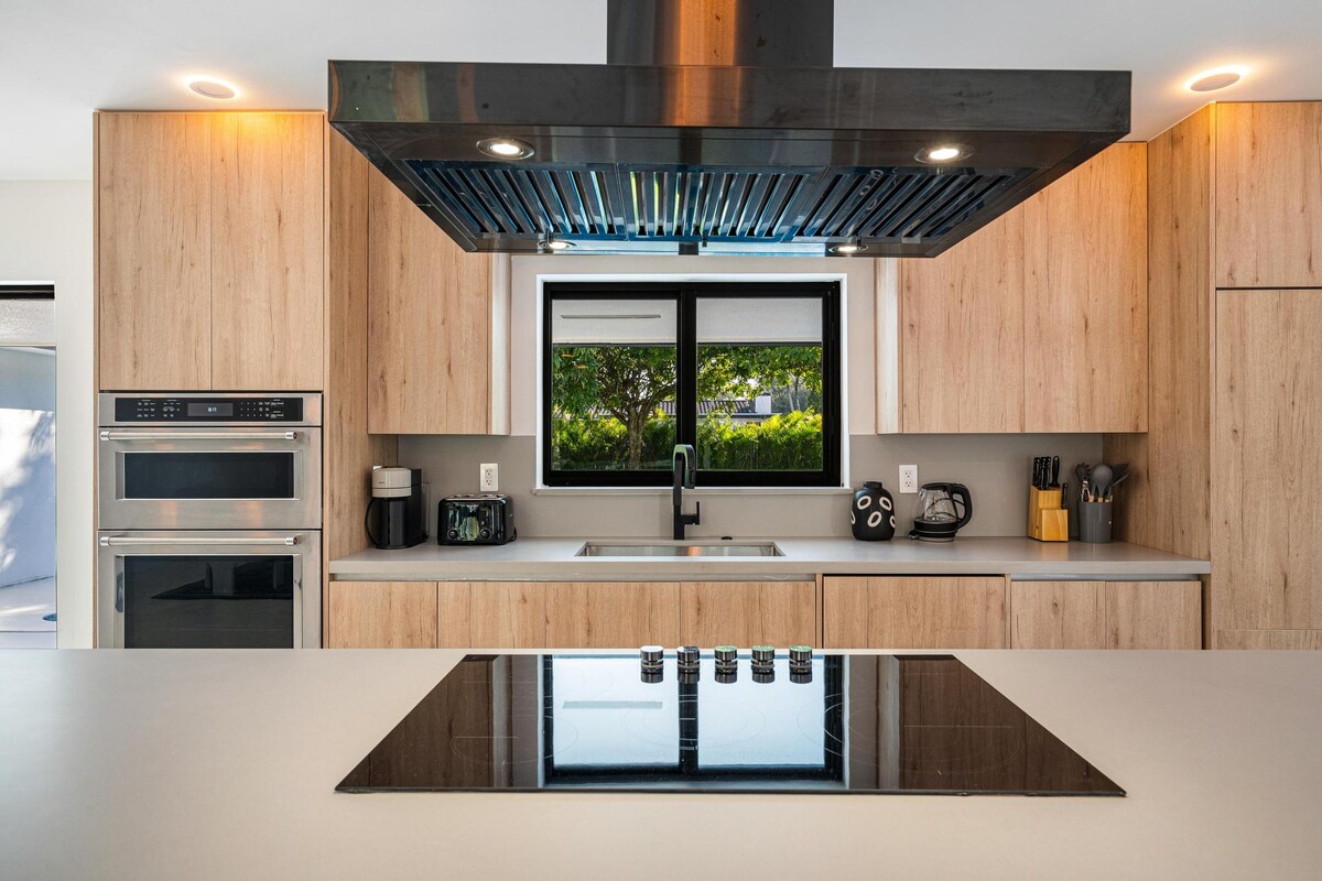 luxury-house-with-padel-court-pool-gym-golf/