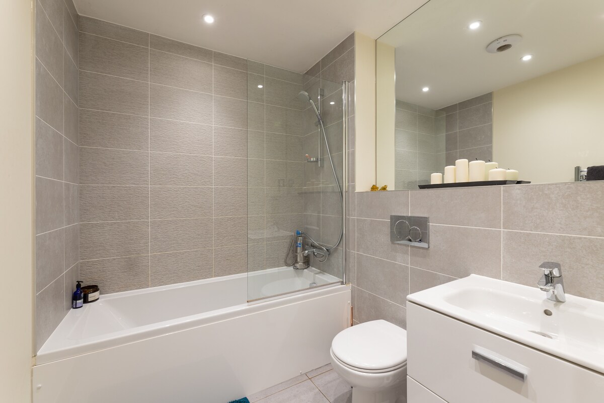 Modern & Bright Flat in Wimbledon