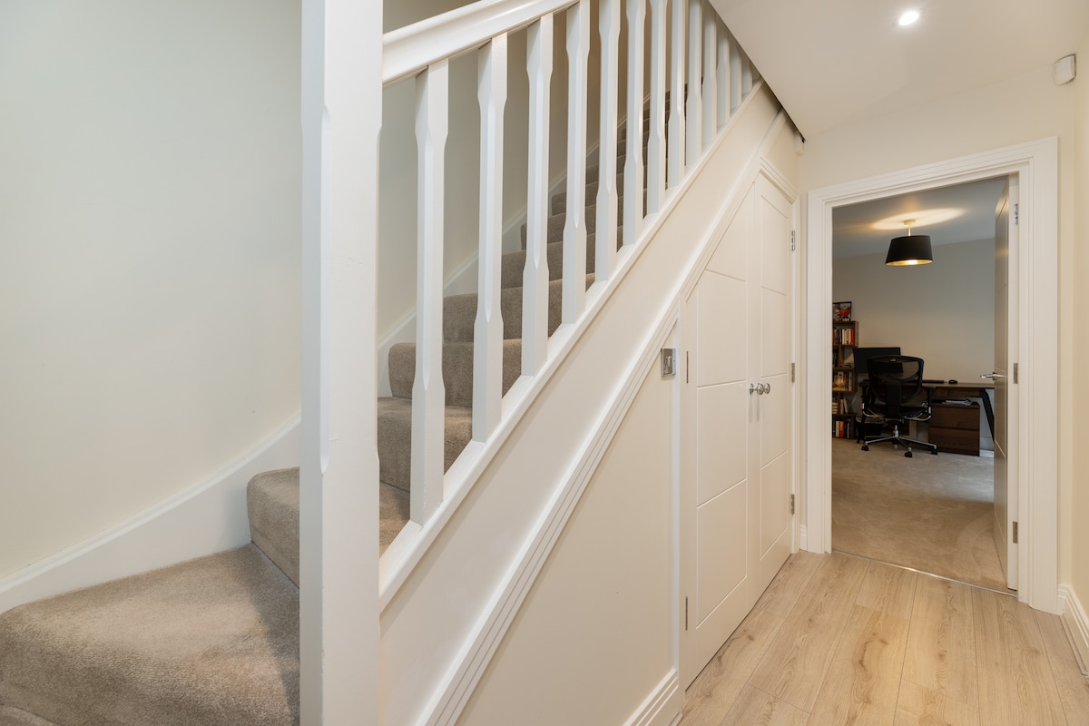 Modern & Bright Flat in Wimbledon