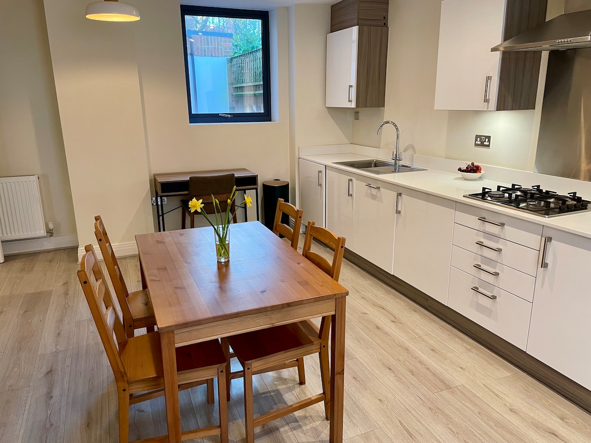 Modern & Bright Flat in Wimbledon