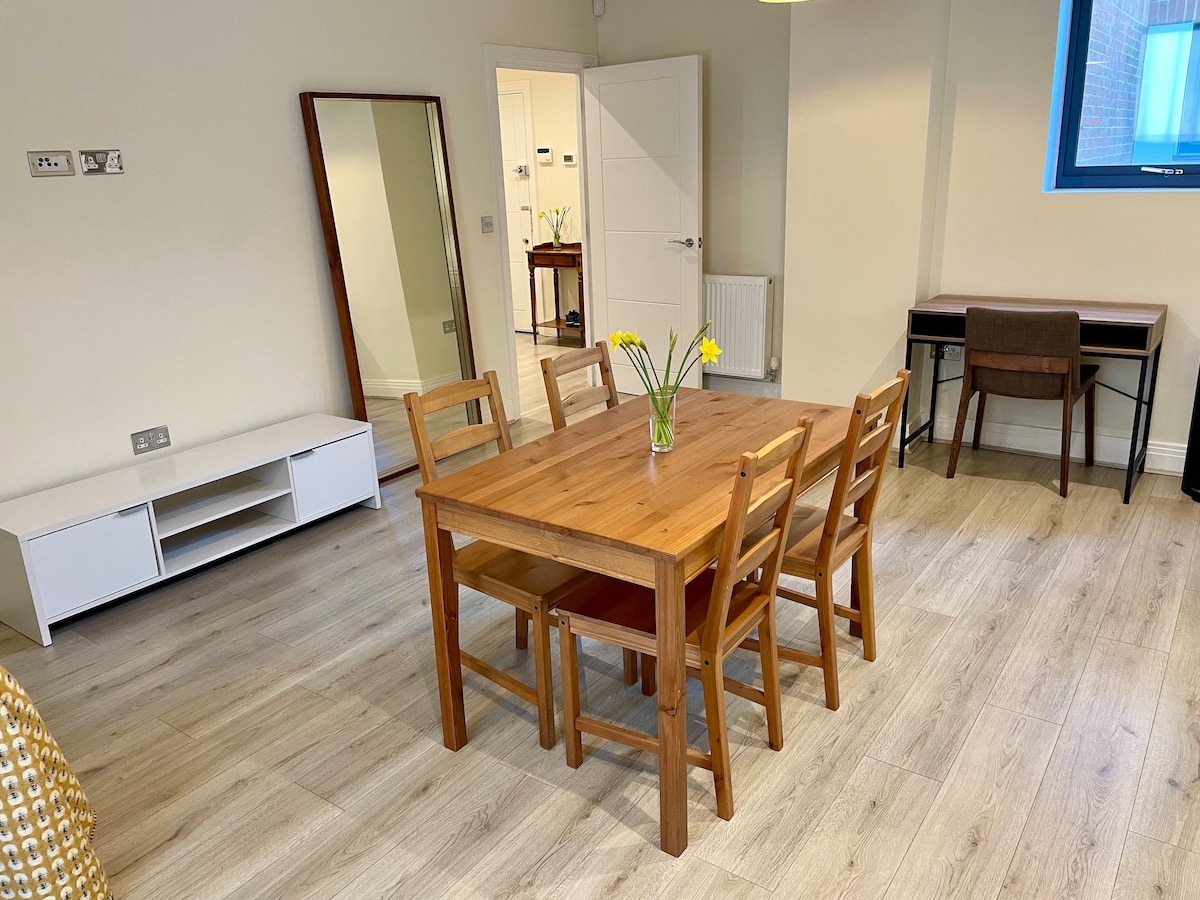 Modern & Bright Flat in Wimbledon