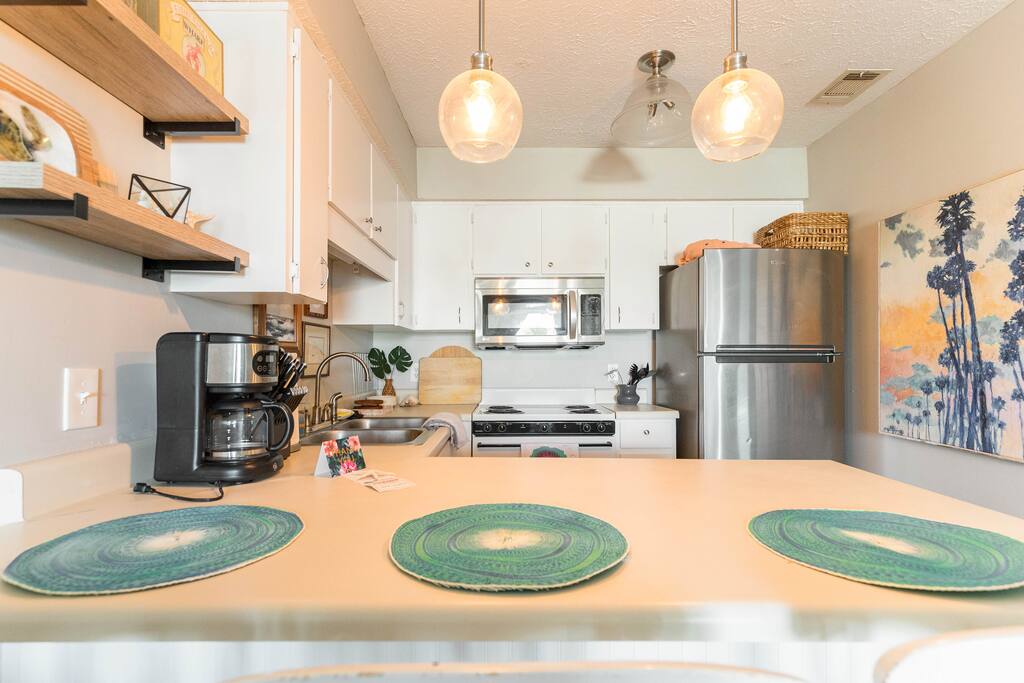 Clifford's Retreats -Boho Vibe -Across from Beach