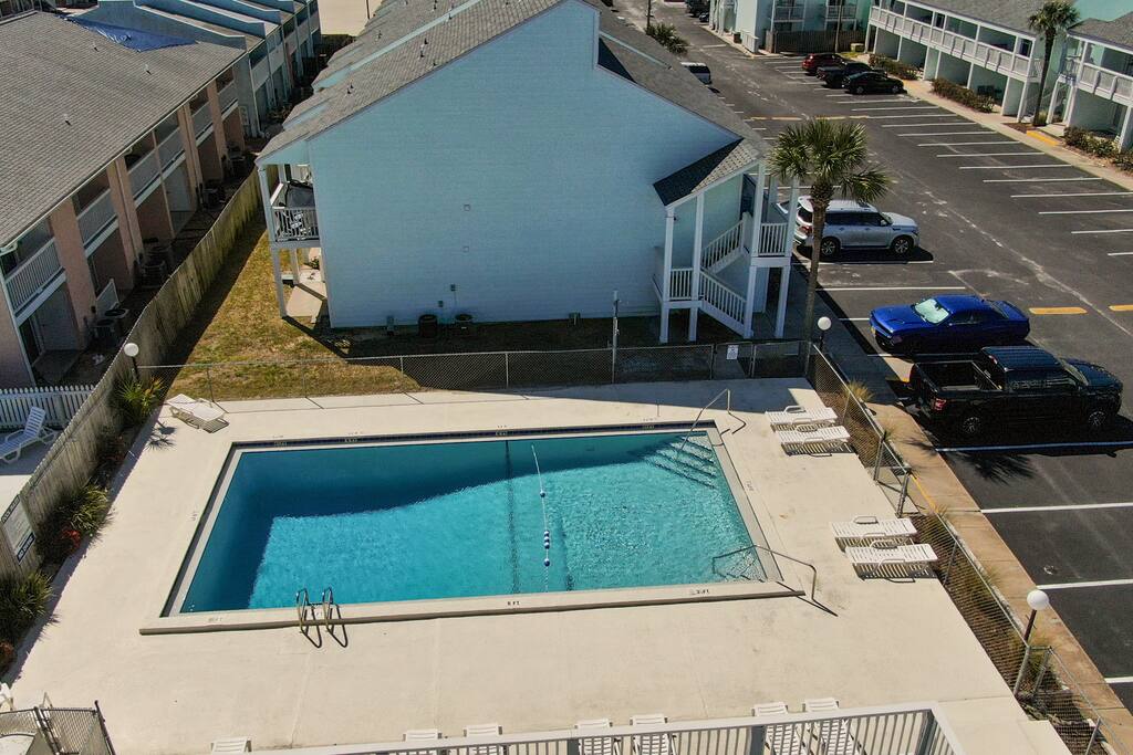 Clifford's Retreats -Boho Vibe -Across from Beach