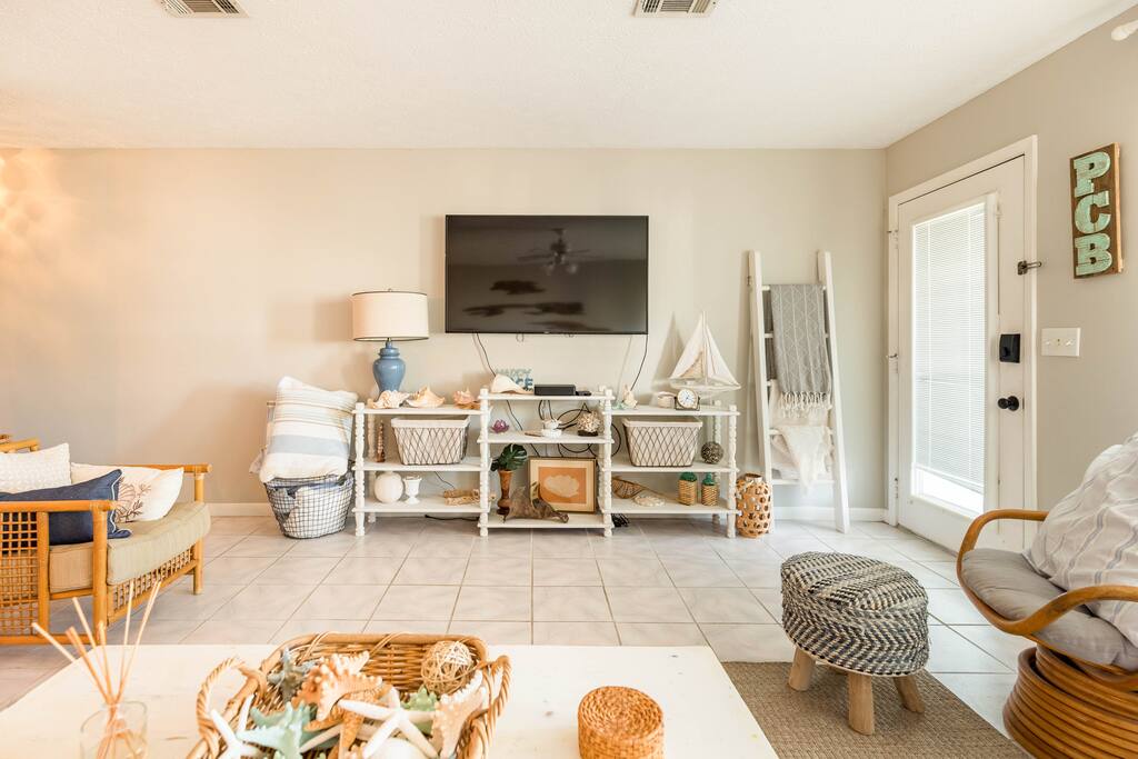 Clifford's Retreats -Boho Vibe -Across from Beach