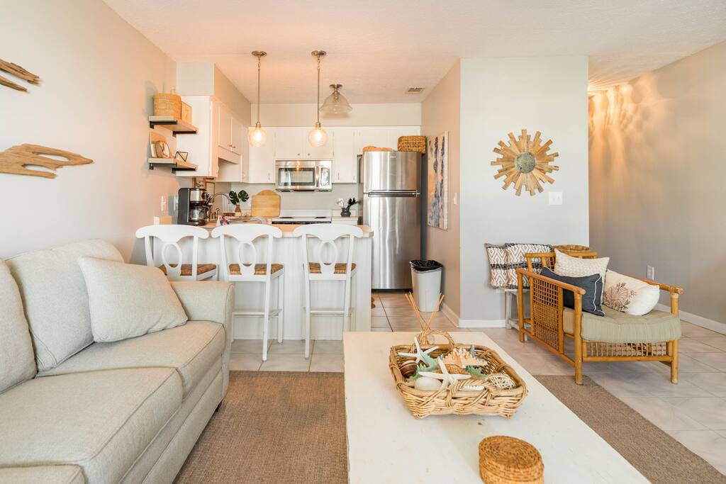 Clifford's Retreats -Boho Vibe -Across from Beach