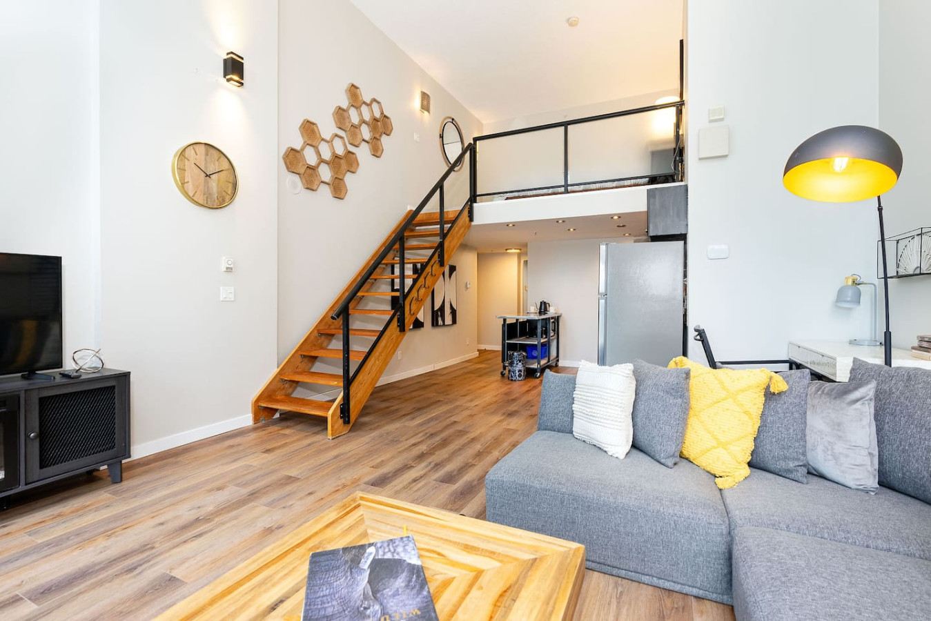 brightandspaciousloft-dt-central/