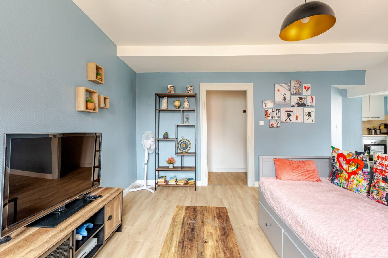 banksy-inspired-apartment-in-strasbourg/