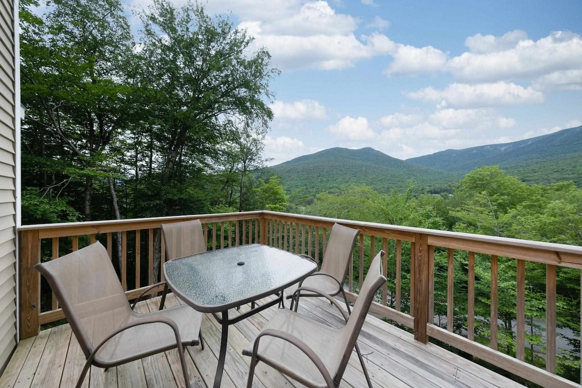 Rustic, Cozy and Picturesque getaway on Loon