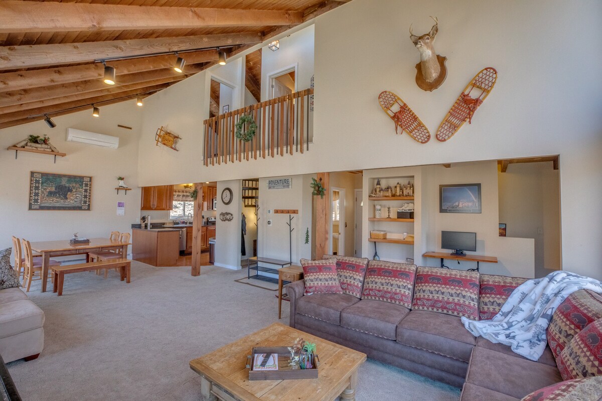 Rustic, Cozy and Picturesque getaway on Loon