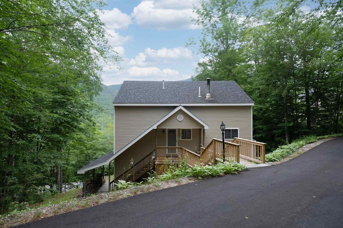 Rustic, Cozy and Picturesque getaway on Loon