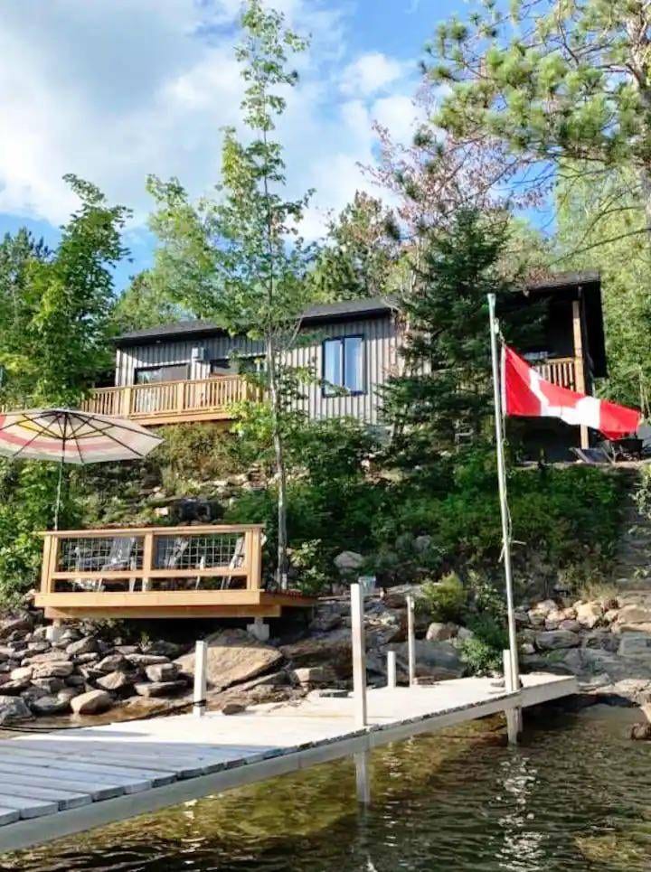 Papineau Lake Retreat - Maple Leaf
