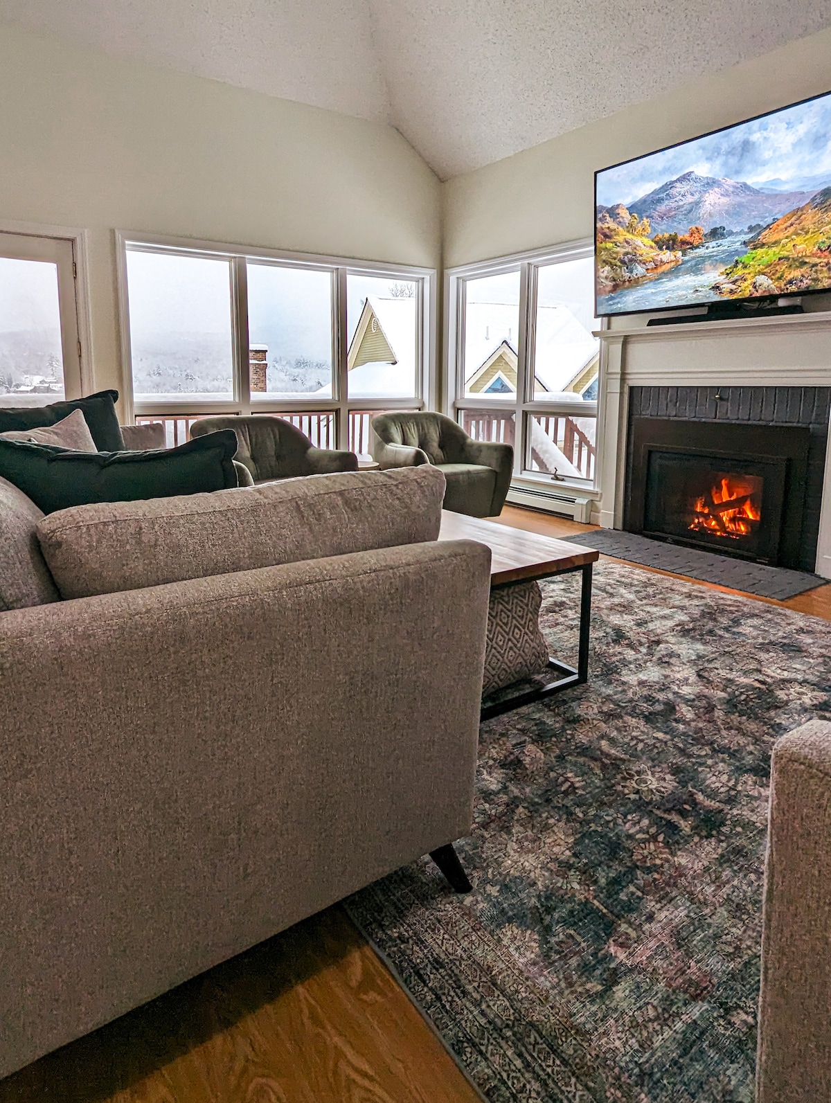 luxe-ski-in-out-foliage-hiking-sauna-hot-tub/