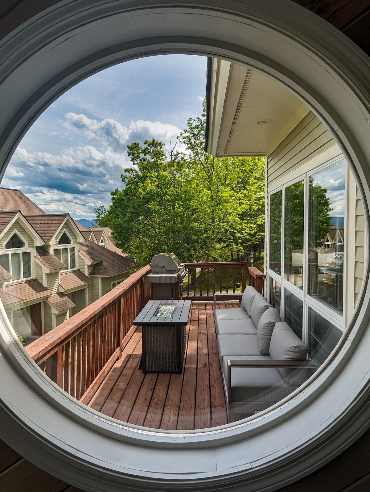 luxe-ski-in-out-foliage-hiking-sauna-hot-tub/