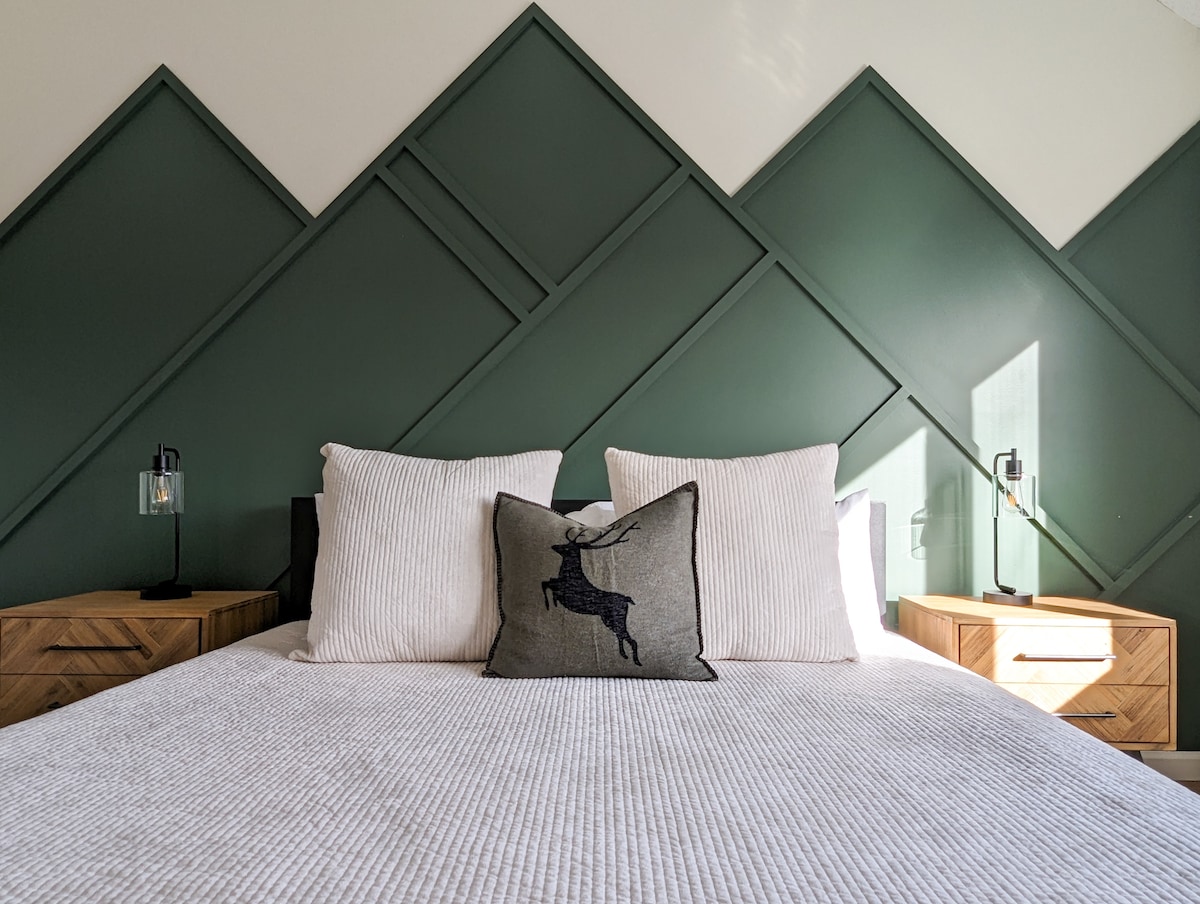 luxe-ski-in-out-foliage-hiking-sauna-hot-tub/