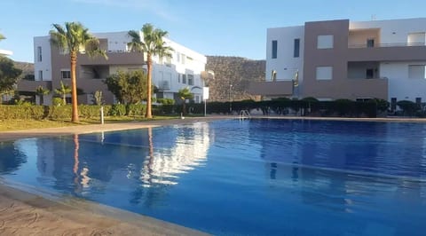 appart de standing Terrasse & piscine proche plage