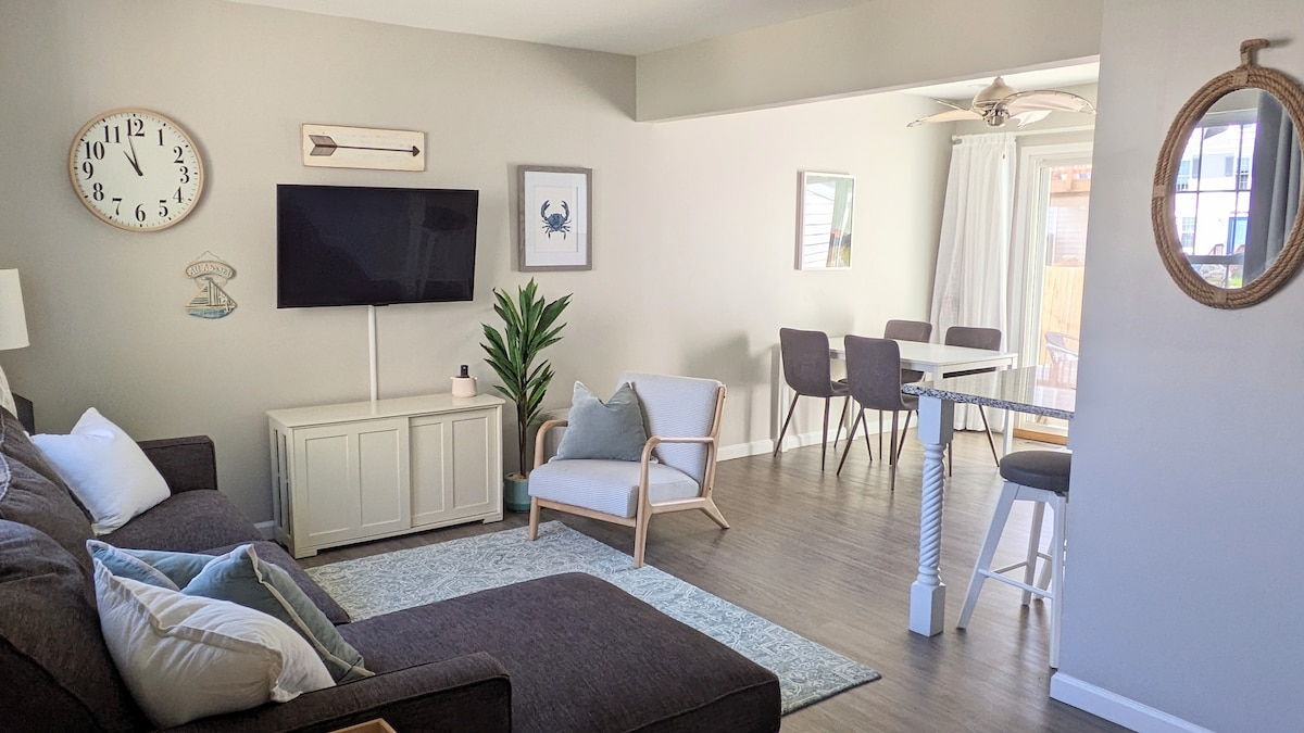 North Beach | Family & Dog Friendly w/ Fenced Yard
