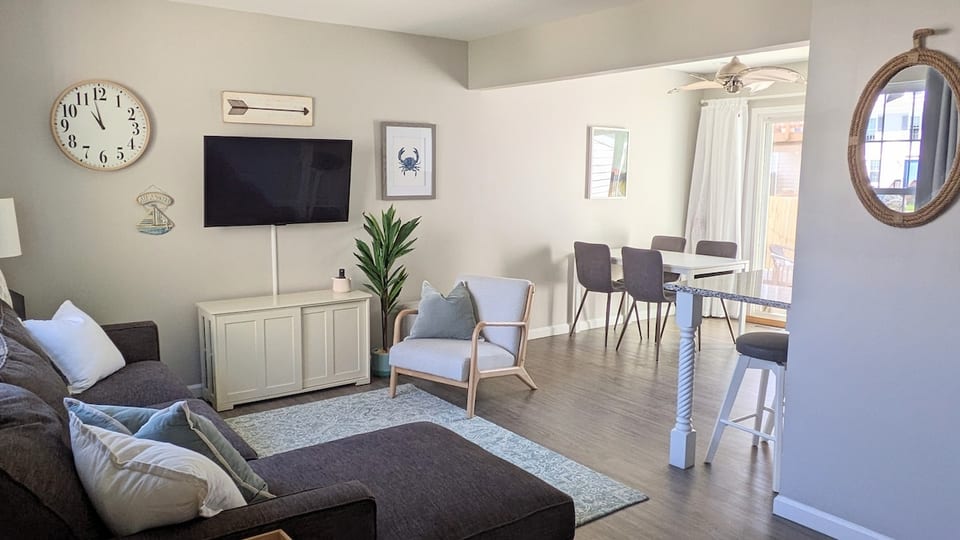 North Beach | Family & Dog Friendly w/ Fenced Yard - North Beach