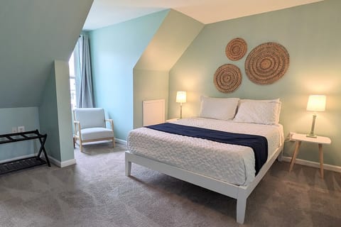 North Beach | Family & Dog Friendly w/ Fenced Yard