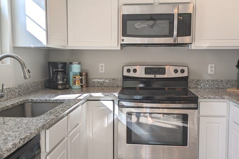 North Beach | Family & Dog Friendly w/ Fenced Yard