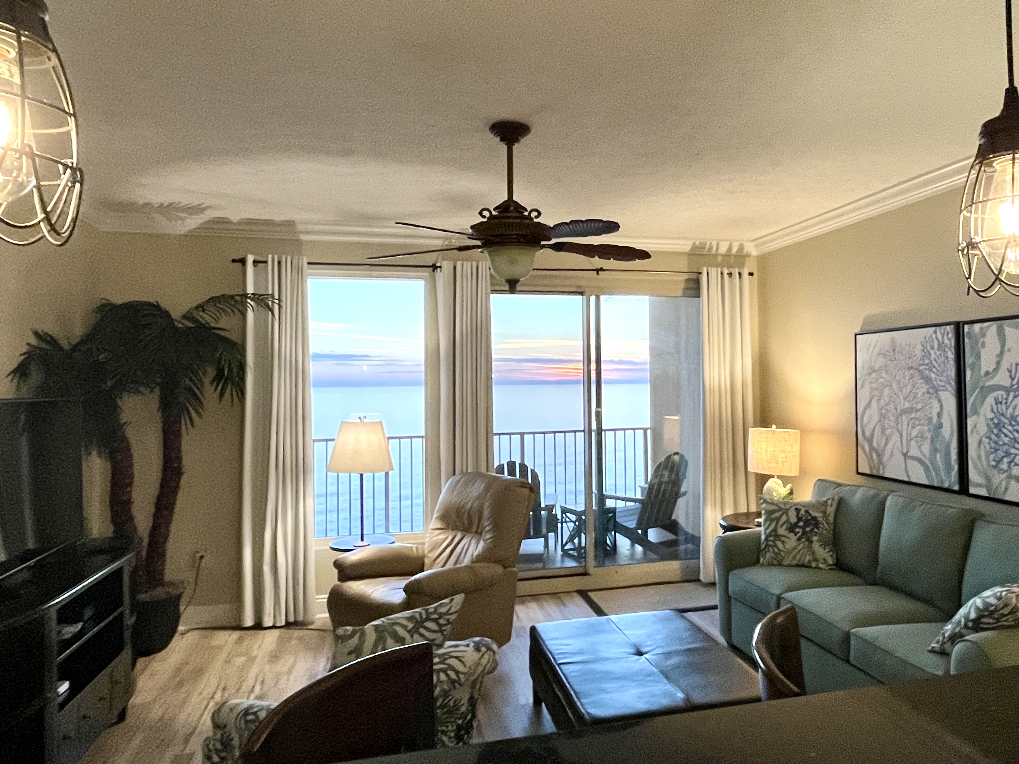Beachfront living area Beachfront living area - Butler's Treasure Island 1210 - Panama City Beach