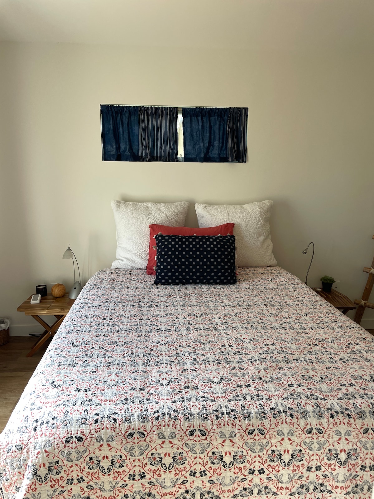 Redwood Loft & Light 700sqft house with 2 beds