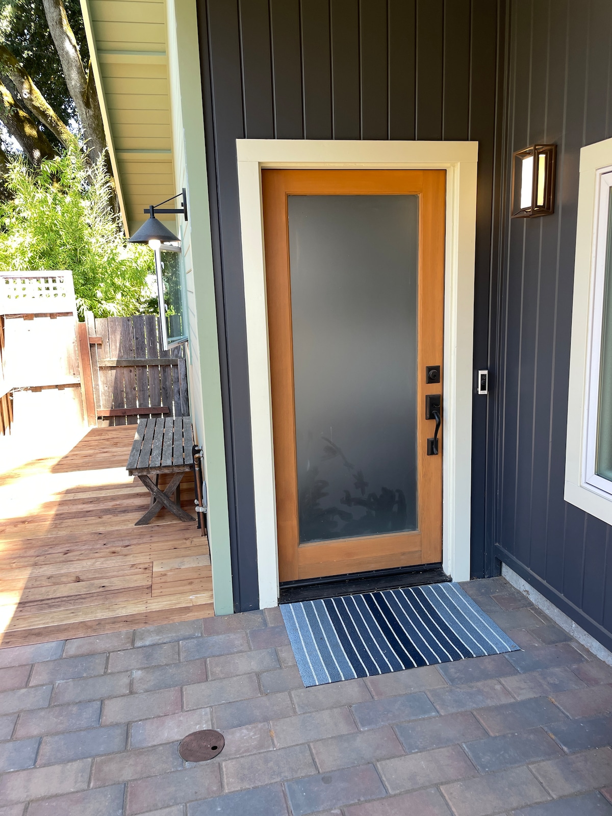 Redwood Loft & Light 700sqft house with 2 beds