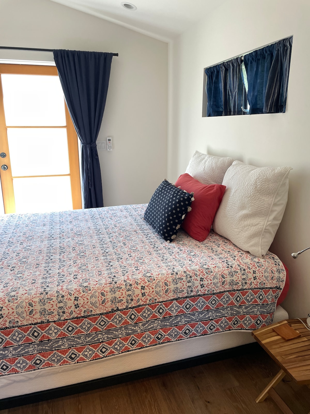 Redwood Loft & Light 700sqft house with 2 beds