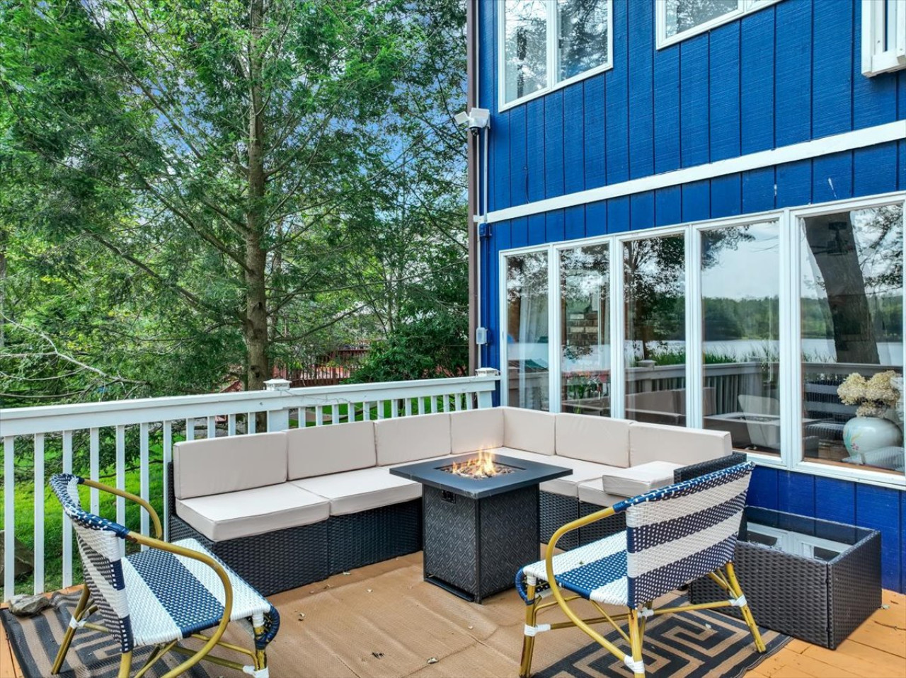 Deck Haven has it all: comfort, views, and all the essentials for a perfect getaway.