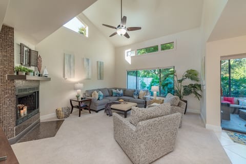 The natural Florida sunshine pours in every room. Come and enjoy your very own Florida vacation, in your home away from home.