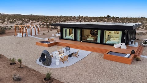 Joshua Tree Off-Grid Container Home: Hot Tub, Sauna, Hammocks, Outdoor Shower/Tubs