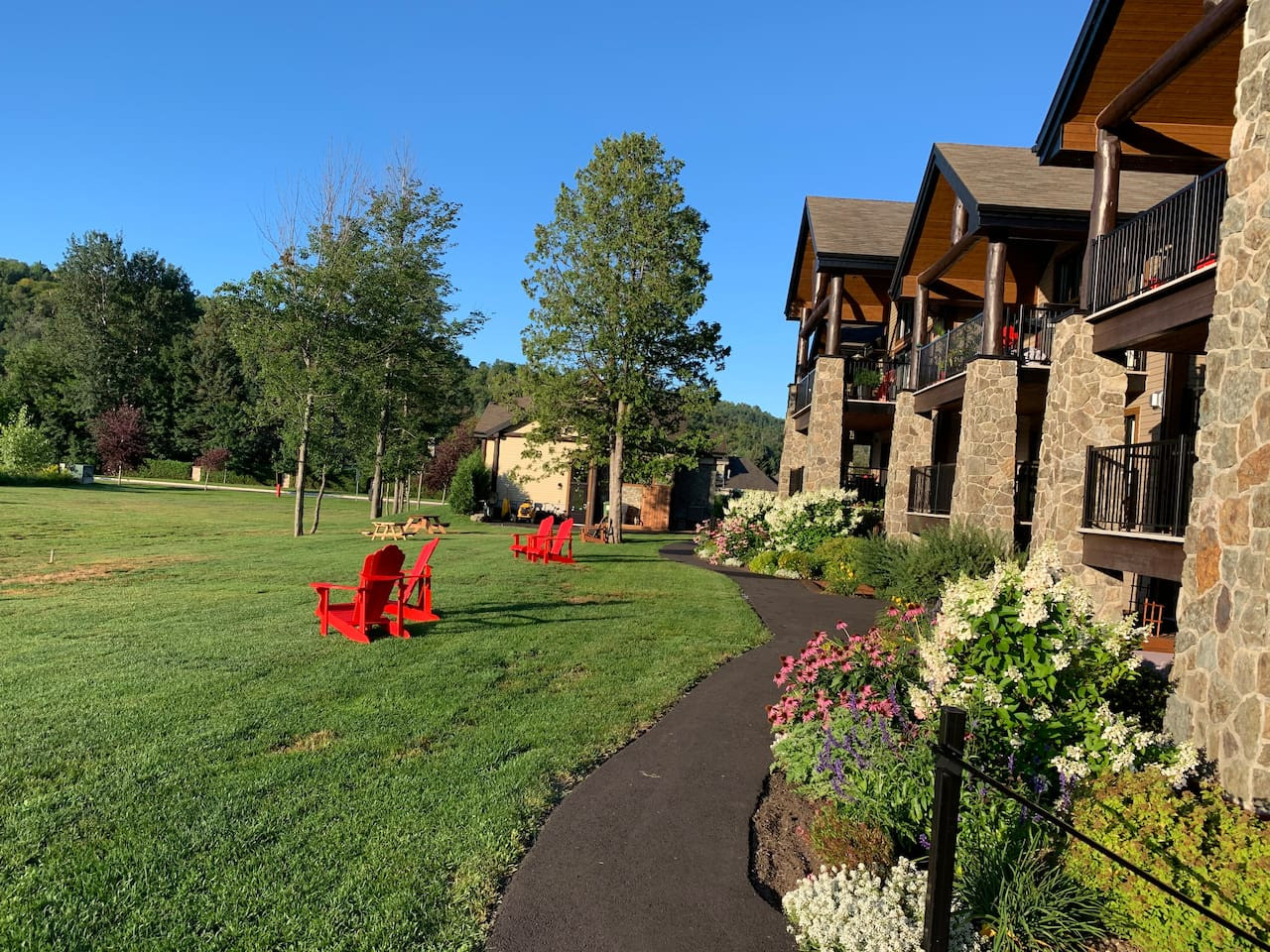 luxury-3br-suite-with-spectacular-view-on-sommets-saint-sauveur/