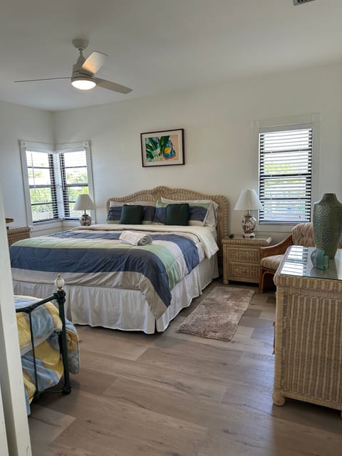 Keys Escape with Privet Beach & 70' Dock
