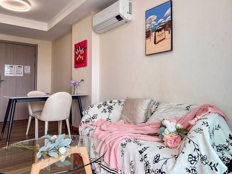 Modern 1BR @ The One | Walk 2 min to Central Mall