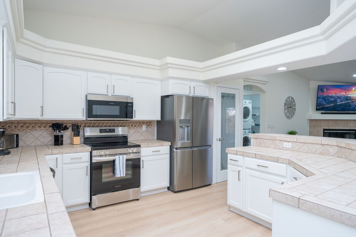 Gorgeous 3/2 home heated pool/spa