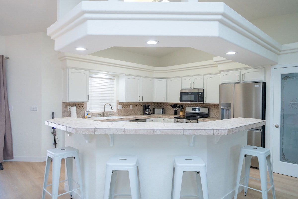 Gorgeous 3/2 home heated pool/spa