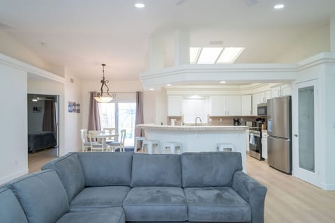 Gorgeous 3/2 home heated pool/spa