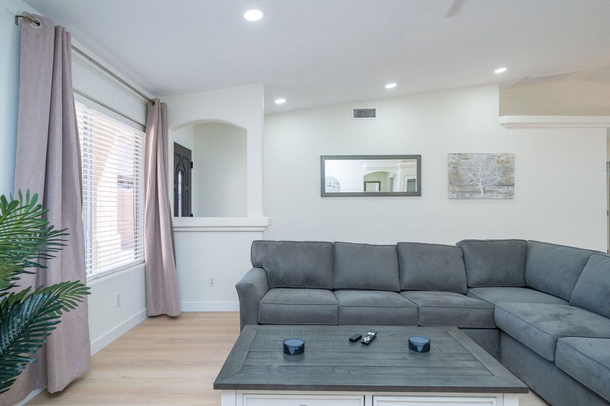 Gorgeous 3/2 home heated pool/spa