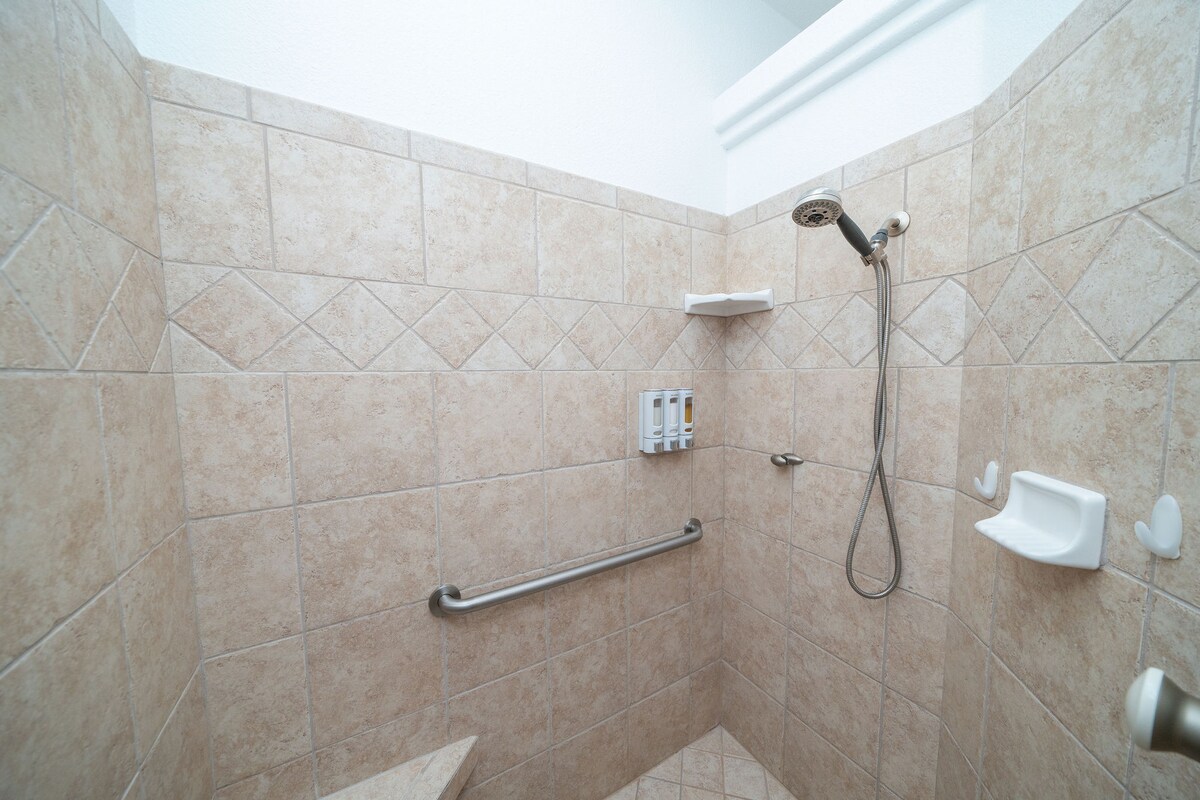 Gorgeous 3/2 home heated pool/spa