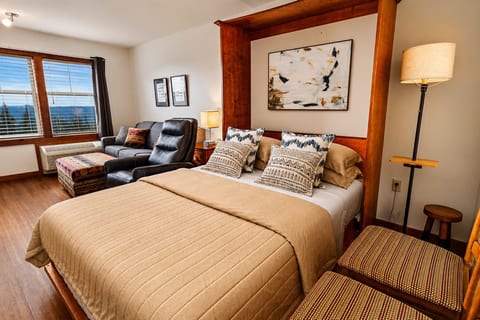 Rimfire 149 Cozy Studio With Fireplace Sleeps 4 In Village Parking WiFi