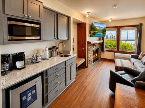 Rimfire 149 Cozy Studio With Fireplace Sleeps 4 In Village Parking WiFi