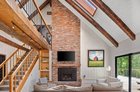 Amazing Views! Private Sauna, Game Room, Private Deck