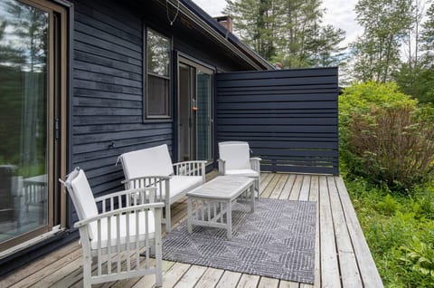 Amazing Views! Private Sauna, Game Room, Private Deck